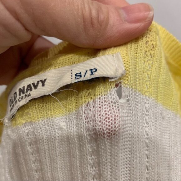 4 Old Navy women’s long sleeve see through shirts. - Picture 11 of 12